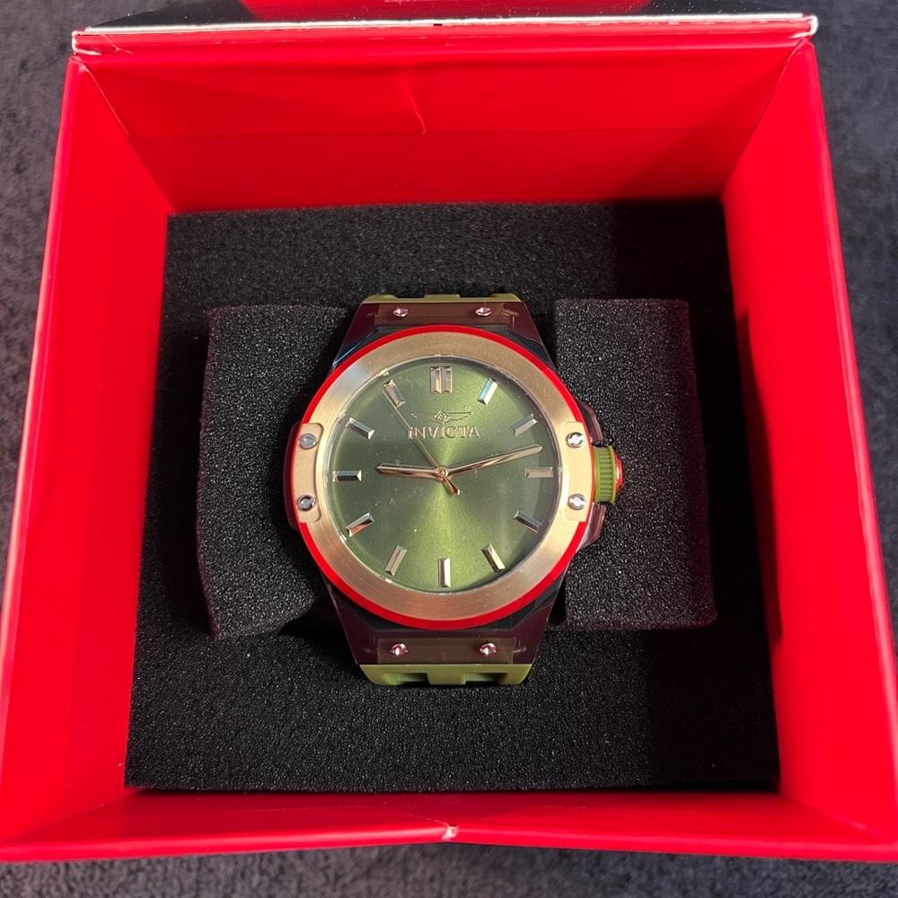 Invicta Sea Base Men's Watch-45mm MOD-50016 with Green Dial & Gold Bezel (NWT)
